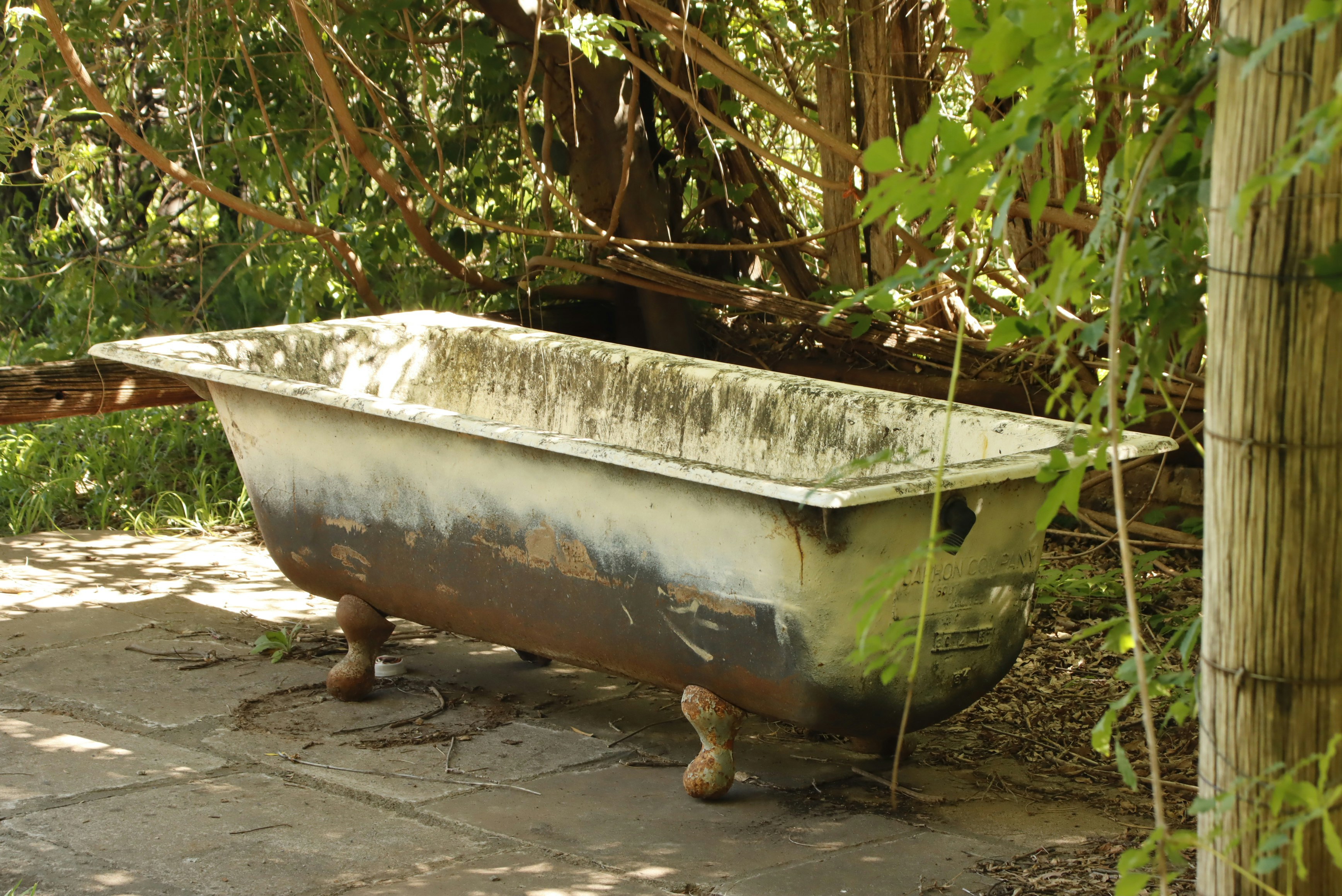 Lot 0156 — Cast iron foot bath