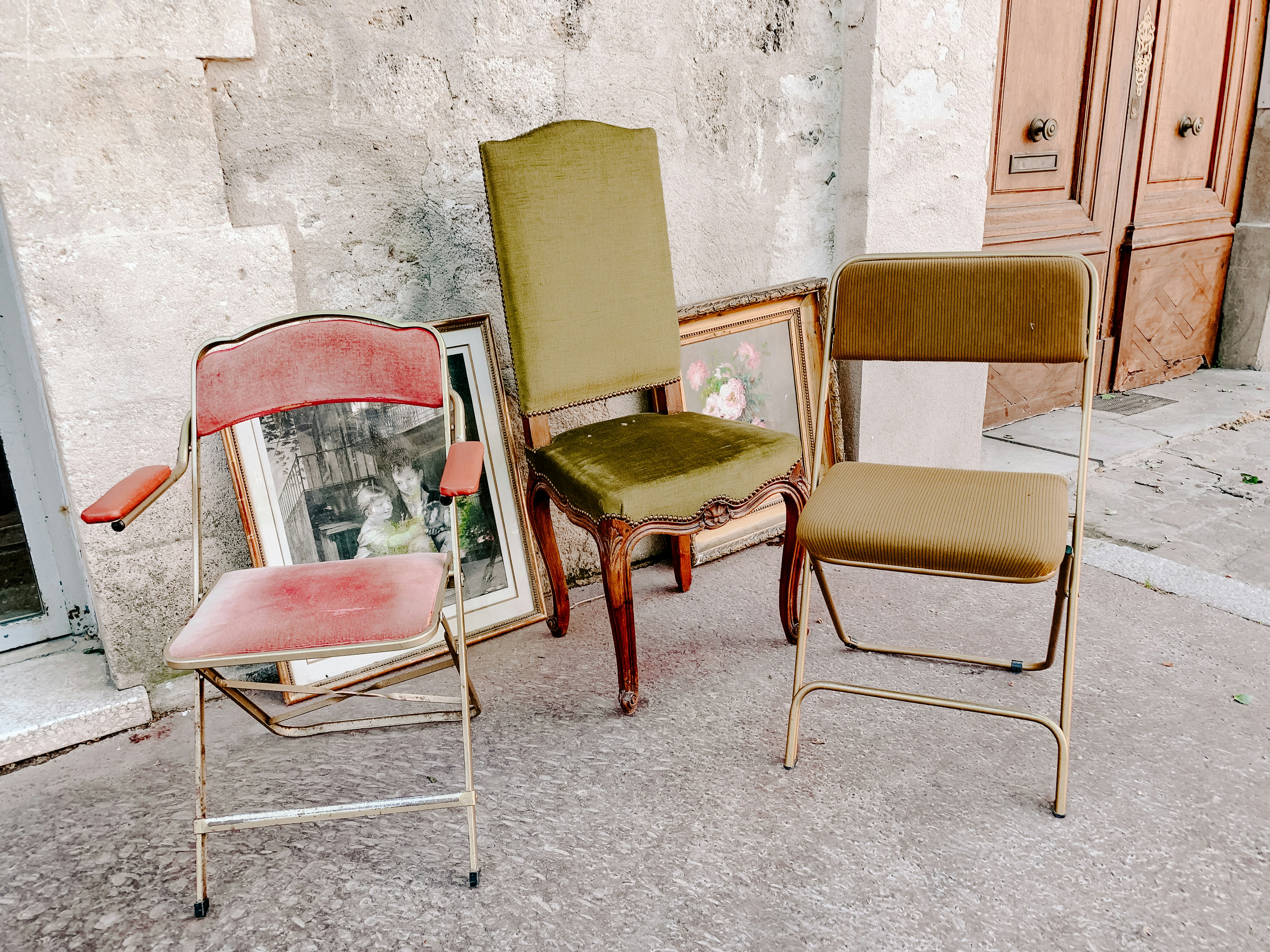 Lot 0218 — Pair, salon chairs